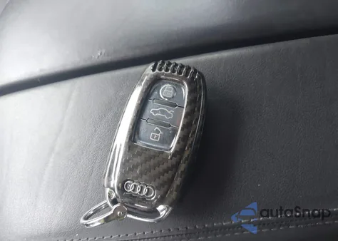 2013 Audi S8 4.0T z USA, uszkodzony, nr VIN WAUD2AFD4DN033777